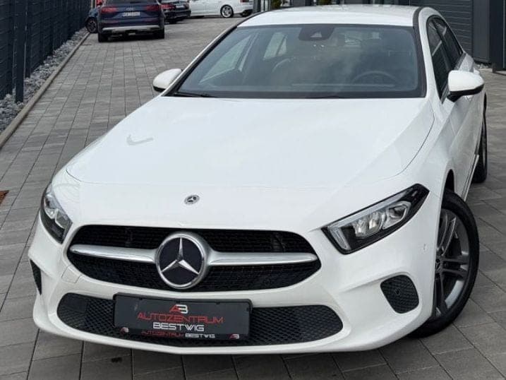 Mercedes-Benz A250 4-Matic*NAVI*SHZG*8-FACH*TEMPO*PDC – Bild 1 von 17