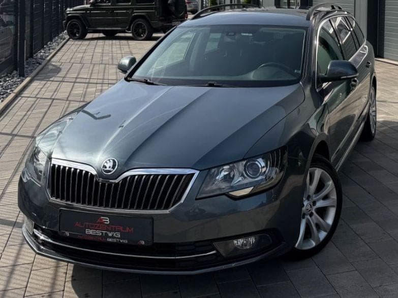 Skoda Superb Combi Best Of*NAVI*8-FACH*AHK*PDC*TOP – Bild 1 von 17